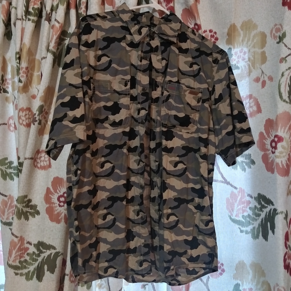 Dickies Men's XL Camo shirt